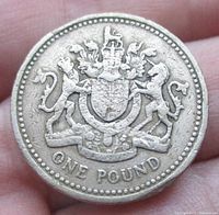 Reverse showing Royal coat of arms and ONE POUND legend