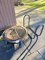 Fire pit bowl with mesh screen and U rack