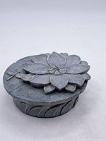 overall view of lidded tic-tac-toe set