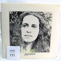 Front cover with portrait of Maria Bethânia