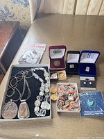 Overview of all jewellery, coins, boxes and craft shells
