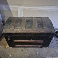 Closed steamer trunk front view