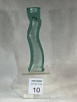 Front view showing full wave profile and top cup