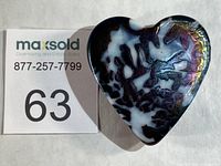 Top view showing heart shape, coloration, and scale marker