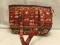 front view of quilted purse showing pattern and straps