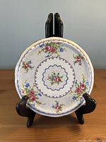 Front view of trivet on display stand