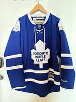 Front view showing crest, lace collar and striping