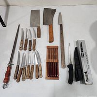Full layout of all knives, cleavers, steel, tray