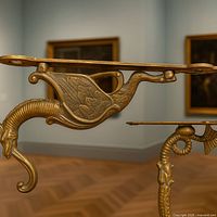 side profile of bracket showing dragon body and shelf support arm