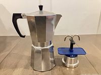 Puppieni moka pot beside Top Moka Mini Express