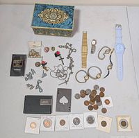 Overview of jewellery box and all contents laid out