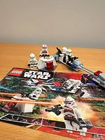 Full set with booklet, four minifigures, speeder, turret
