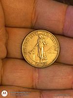Obverse of 1962 Philippines 25 centavos coin showing standing Filipina design