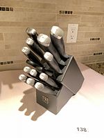 Knife block with full complement of knives