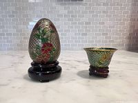 Egg and bowl on stands showing overall design