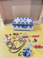 All items overview with box and jewelry pieces laid out