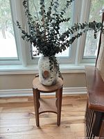 Full view of stand, vase and foliage