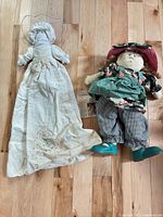 Overview of both dolls side by side on floor