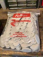 Front view of Richelieu Feltac bag packed with felt pads