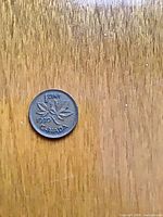 Reverse of 1939 Canadian 1-cent coin showing maple leaf design and date