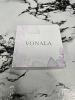 Closed Vonala presentation box top view