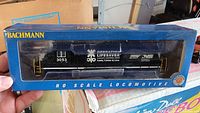 Front view of boxed Bachmann HO EMD GP40 Norfolk Southern #3053 locomotive