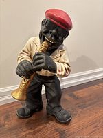 Full view of resin jazz musician statue