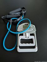 Handeful dynamometer with resistance band