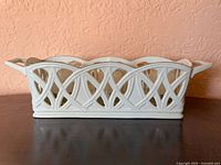 Side view of porcelain lattice caddy