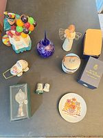 Group shot showing all items in lot