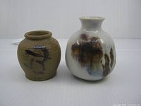 Front view of both mini vases