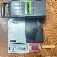 Overview of all three items: mandoline, CheeStyle board box, packaged Ekco knife