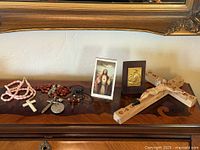 Full lot overview on dresser