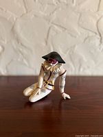 Front view kneeling Taste Setter clown figurine