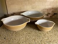 Three Pyrex mixing bowls displayed separately