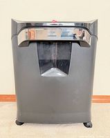 Front view of Staples SPL-TMC10A shredder