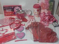 Full lot showing all Valentine items