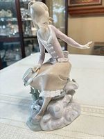 Front/left view of Lladró Girl at Seaside figurine