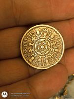 Reverse of 1954 UK two shilling coin displaying Tudor rose, date and denomination