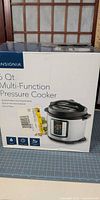 Front of Insignia retail box showing product image and 6 Qt capacity