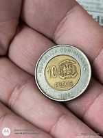 Obverse showing coat of arms, denomination 10 Pesos, year 2008