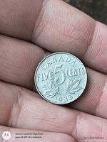 Reverse side of 1933 Canada 5-cent coin showing denomination and date