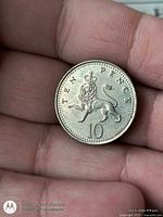 Reverse of 2000 UK ten pence coin showing crowned lion and denomination.