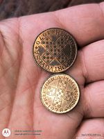 Obverse of 1970 1 Escudo and 1978 50 Centavos Portuguese bronze coins in hand