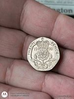 Reverse showing crowned Tudor Rose, date 1993, denomination 20