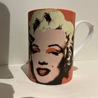 Front view of mug showing Marilyn Monroe portrait