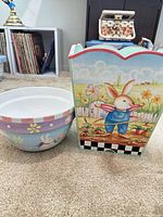 Bowl exterior and painted holder front view