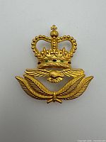 Front view of RAF Warrant Officer gilt badge showing crown, eagle and laurel design