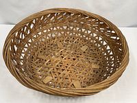 Top view showing entire basket and lattice weave