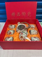 Entire tea set in satin-lined box: teapot and six cups